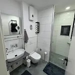 Modern Apartments, Nr 2, Nahe Schalke Arena, Zentral Zur Autobahn A42 Und A2, Ferienwohnung, Monteurwohnung Daire Gelsenkirchen